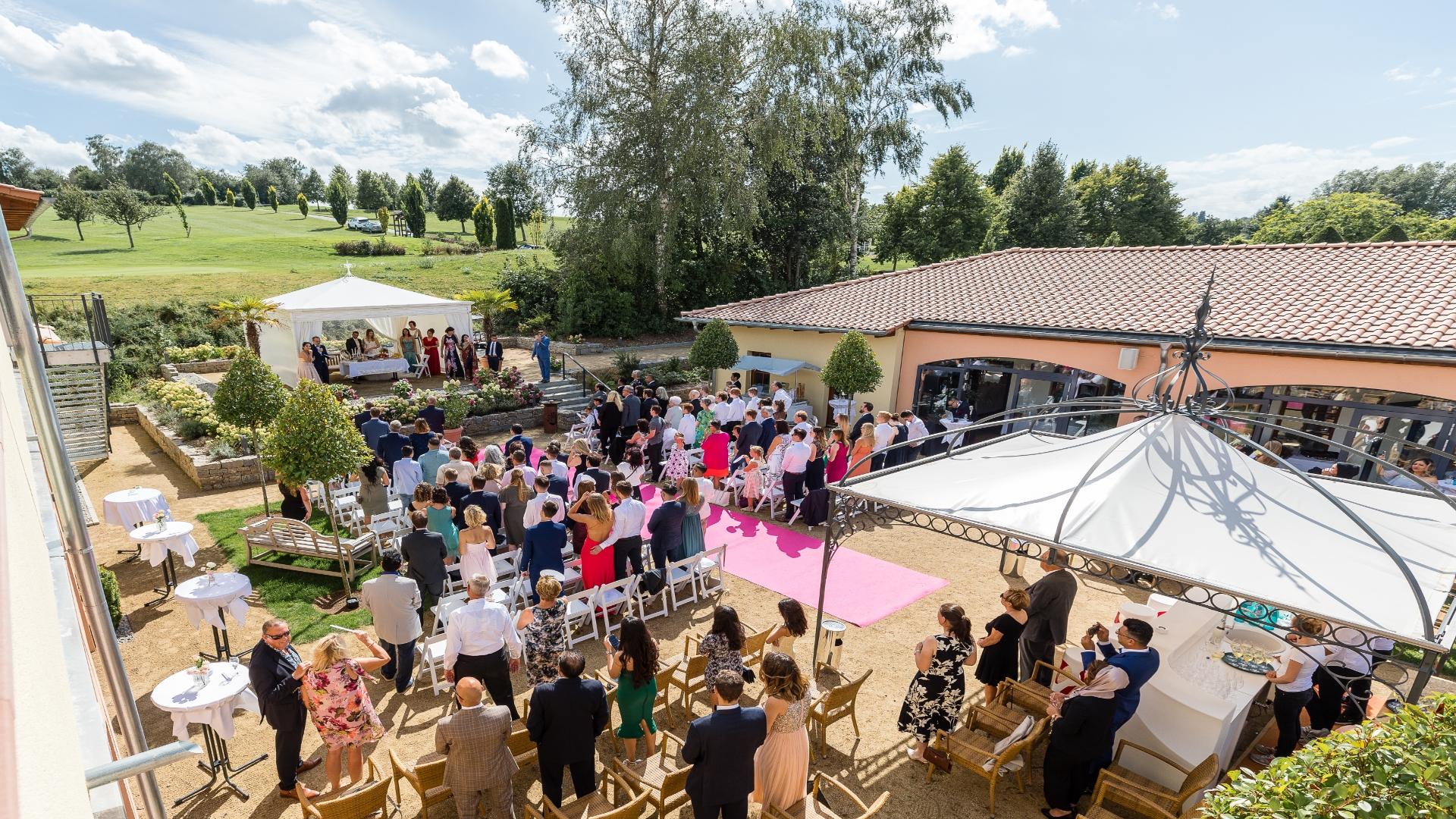 Hochzeit im Innenhof